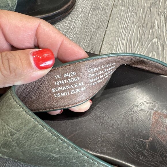 OLUKAI  Kohana Kai Flip Flop Sandals Etched Leather Sea Turtle Men’ Sz 11 EU 44 main image 7